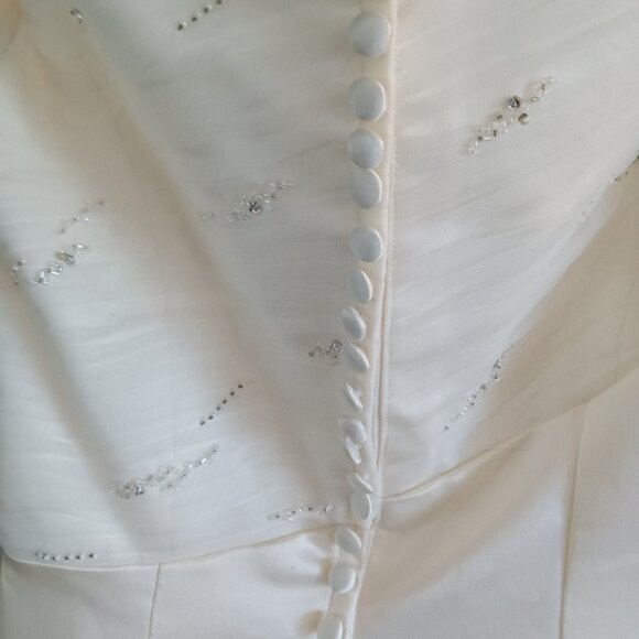 A new ivory satin simple elegant wedding gown in size 10 - Picture 5 of 7